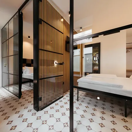 Main Square Rooms דירה *