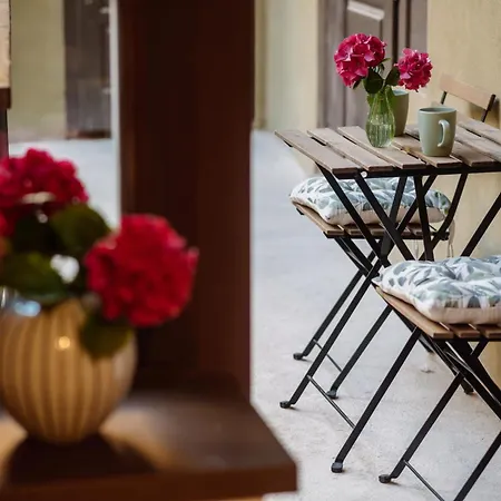 Main Square & Lejlighed *