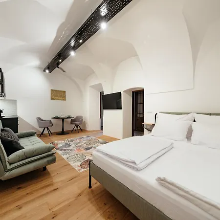 Apartament Main Square & *