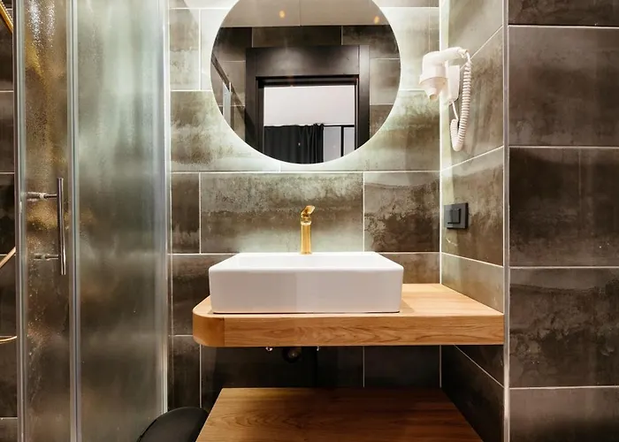 Main Square Rooms * מריבור